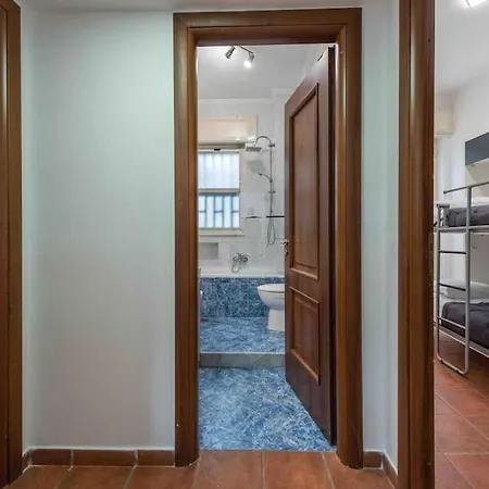 Metro 1 Materdei - Quiet For 4 People Apartment